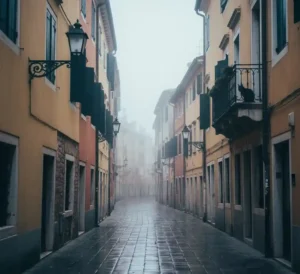 centro histórico de Piran fora do verão com ruas vazias